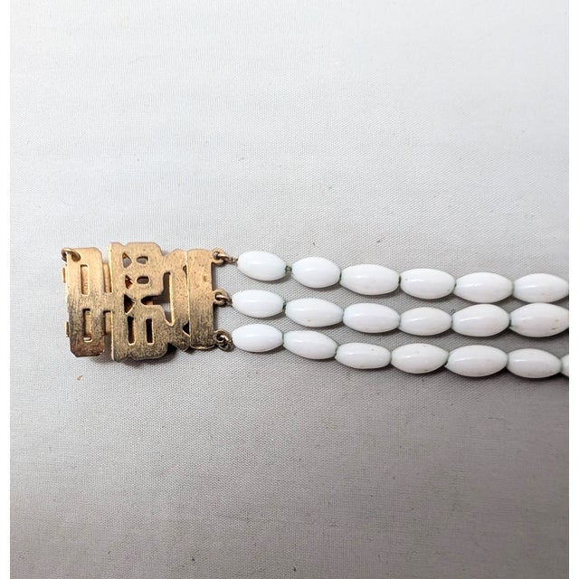Vintage 1960s Signed Napier Goldtone & White Beaded Asian Influenced Bracelet For Sale - Image 11 of 13