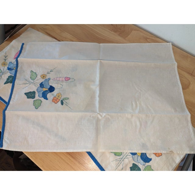 CORRECTION TO SHIPPING TIME, THIS IS SELLER SHIPPING, ARRIVAL TIME IS 4-10 DAYS FROM PURCHASE DATE. The daffodil Applique...