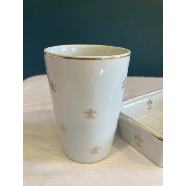 Traditional Gold Fleur-De-Lis Porcelain Cup and Soap Dish Set - Set of 2 For Sale - Image 3 of 11