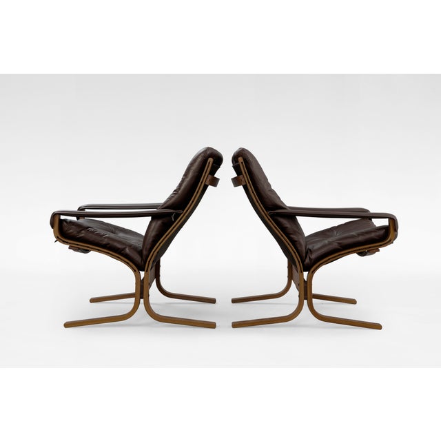 Vintage Siesta Chairs and Ottoman in Brown Leather and Plywood by Ingmar Relling for Westnofa, 1960s, Set of 3 For Sale - Image 3 of 6
