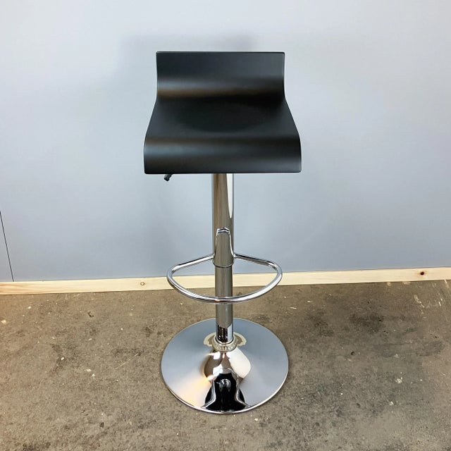 Height-Adjustable Bar Stools in Chrome and Bent Plywood, 1970s, Set of 2 For Sale - Image 4 of 12