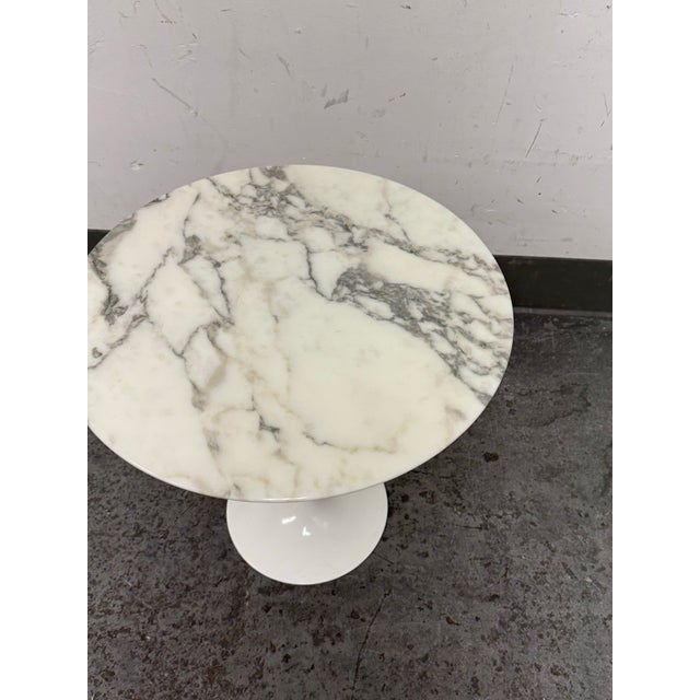 Knoll Eero Saarinen for Knoll Marble Tulip Side Table, 20 Inches For Sale - Image 4 of 12