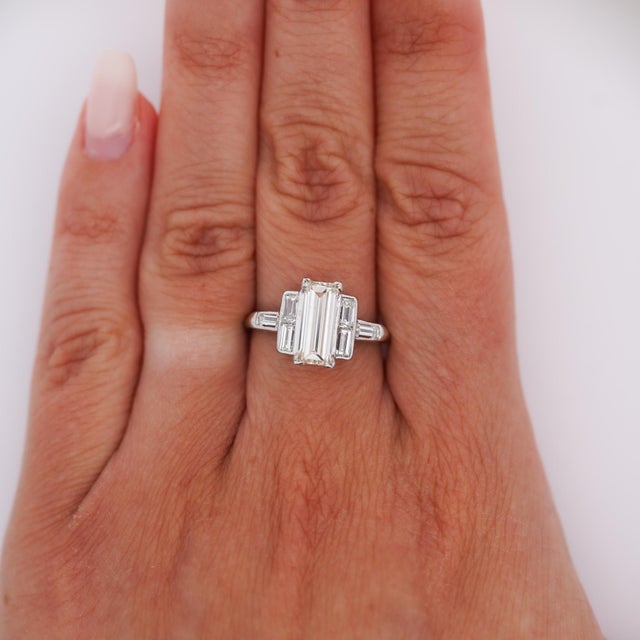 1930s Gia Certified 1.56 Carat Long Emerald Cut Diamond Vintage Art Deco Platinum Ring, Size 5 For Sale - Image 9 of 12