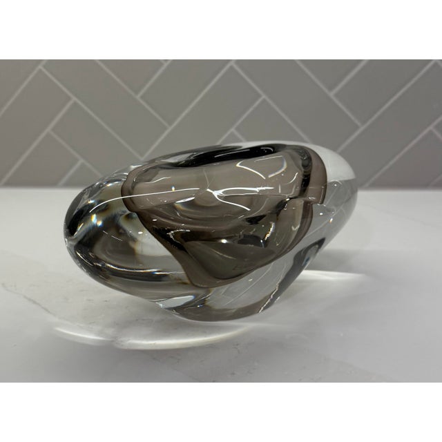 Global Views Global Views Abstract Bean Polish Hand-Blown Art Glass Vase – Small - Gray For Sale - Image 4 of 10