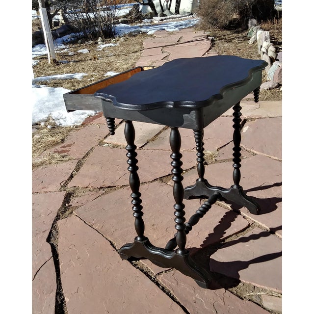 Late 19th Century Scalloped Rectangled Top - Spindle Leg End Table With Drawer For Sale - Image 4 of 4