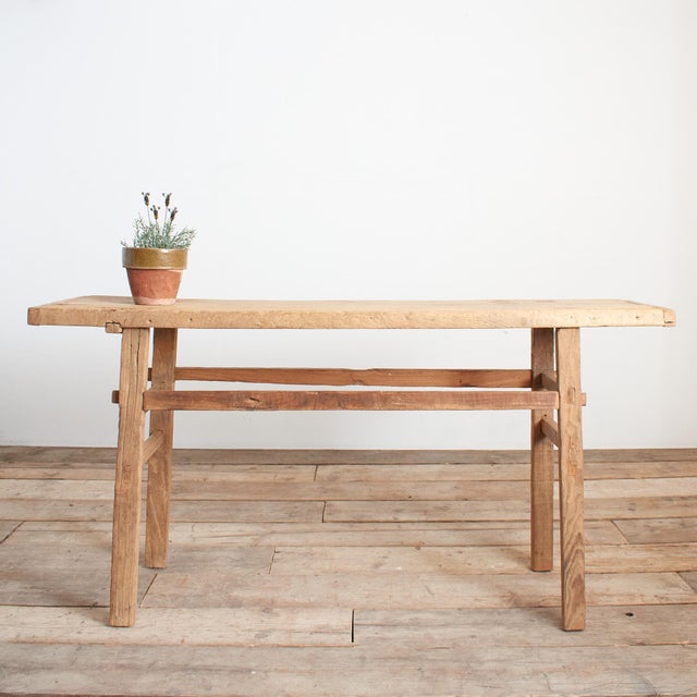 A lovely vintage wooden elm console table. A versatile table which would function equally well in the hall, kitchen or...