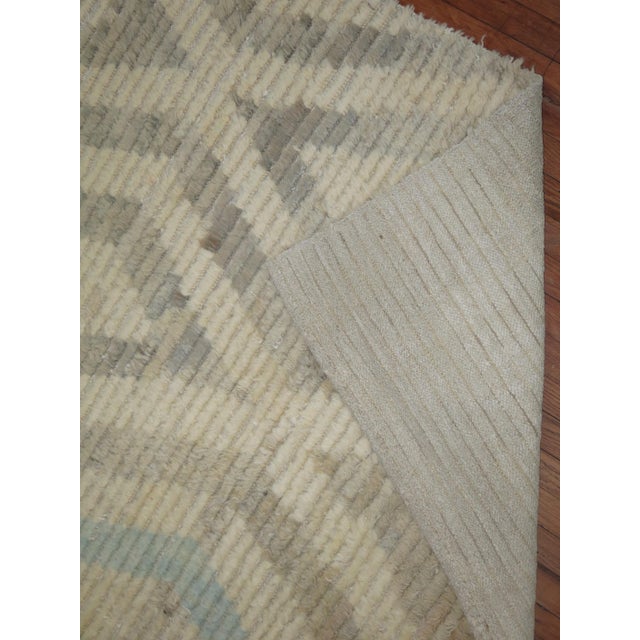 Mid-Century Modern Modern Zabihi Collection Turkish Tulu White Blue Gray Carpet - 8'3" x 8'3" For Sale - Image 3 of 9
