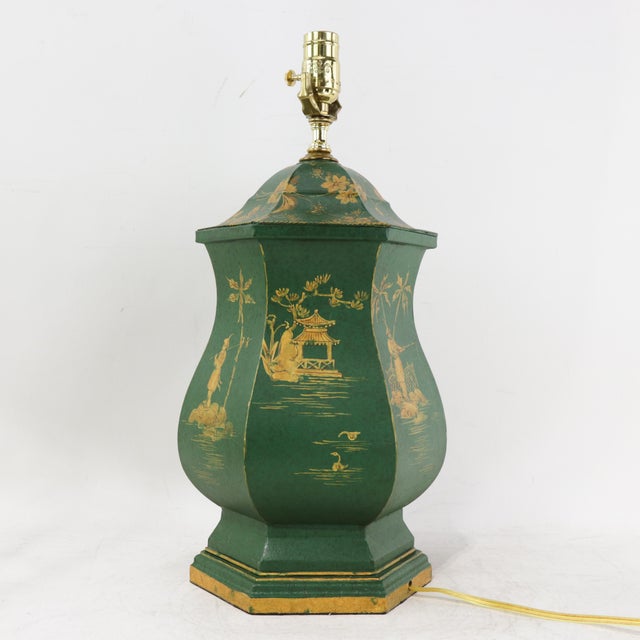 Chinoiserie Vintage Green and Gold Hand Painted Tole Scalloped Hexagon Table Lamp Chinoiserie Temple Shape Pagoda Scene For Sale - Image 3 of 15