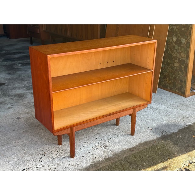 Mid-Century Modern Danish Bookcase in Teak and Oak by Børge Mogensen for Søborg Møbler, 1960s, in Very Good conditions....
