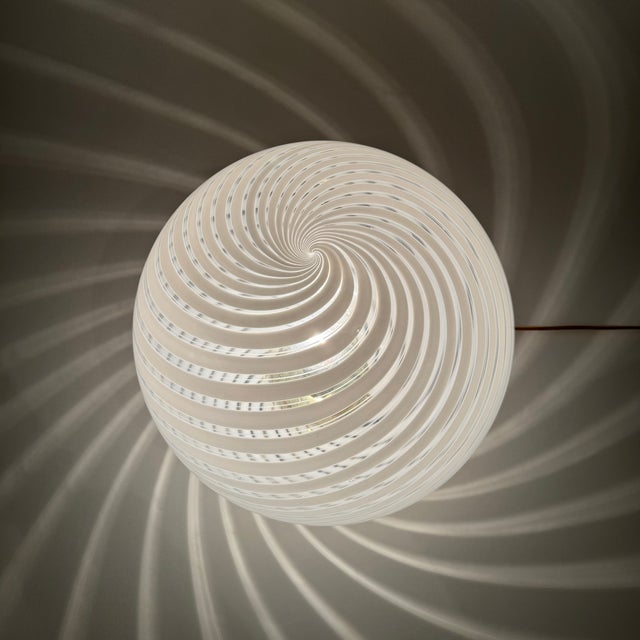 1980s Large Murano Swirl Glass Globe Table Lamp from Venini, 1980s For Sale - Image 5 of 7