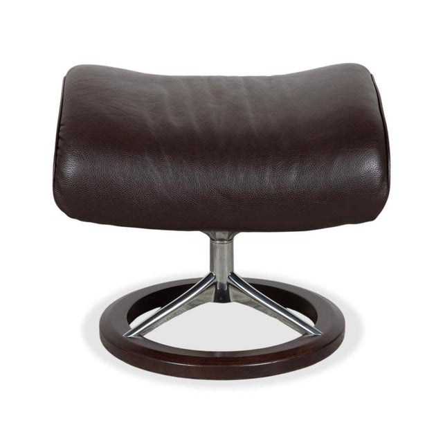 Animal Skin Set of Aura Leather Recliner and Ottoman from Stressless For Sale - Image 7 of 18