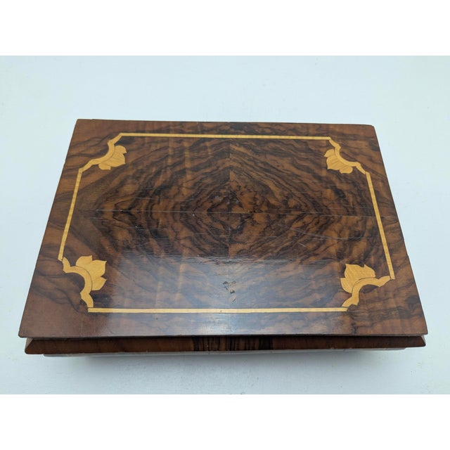Brown Biedermeier Wooden Jewelry Box in Walnut with Inlays, 1850 For Sale - Image 8 of 12