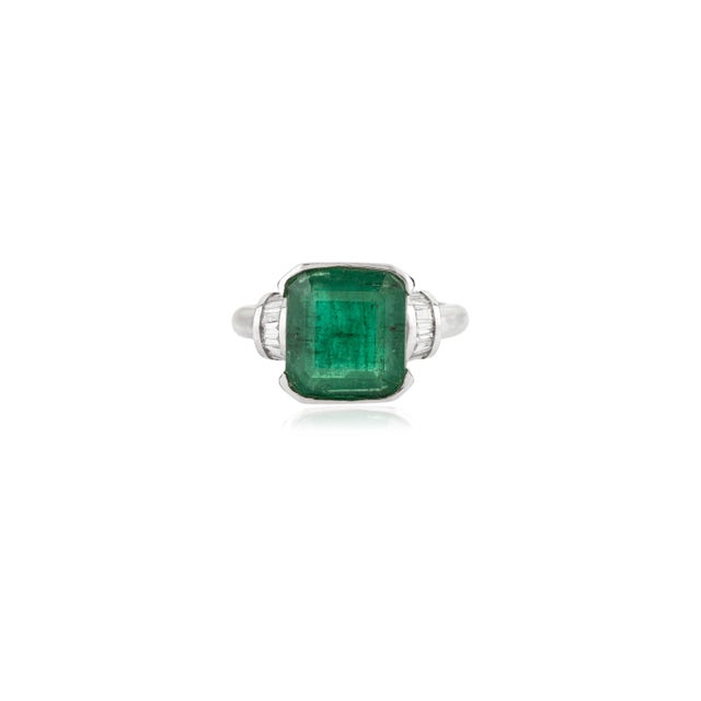 Contemporary Art Deco 4.37 Carat Emerald & Baguette Diamond Ring Size 5.5 in 14k Gold For Sale - Image 3 of 13