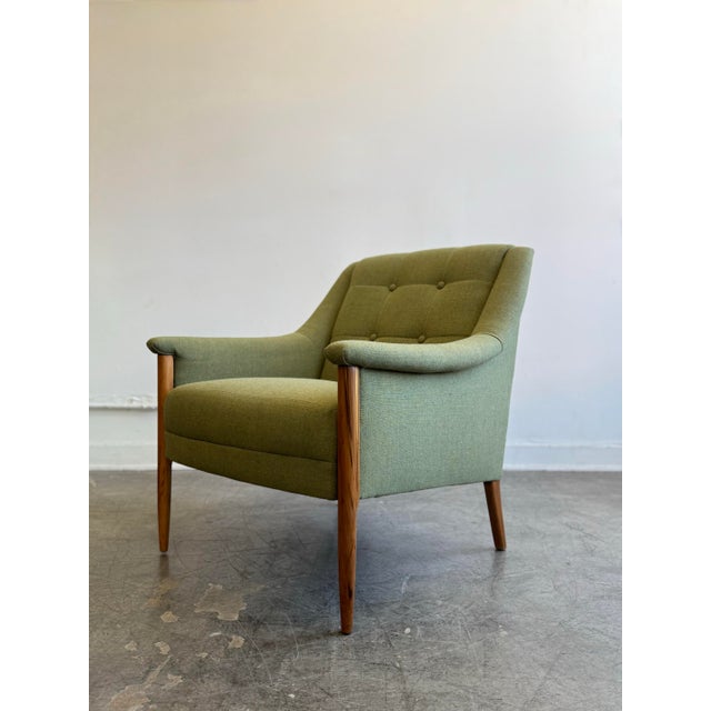 This stunning mid-century modern lounge chair by Khroehler is all about timeless elegance and comfort. Recently...