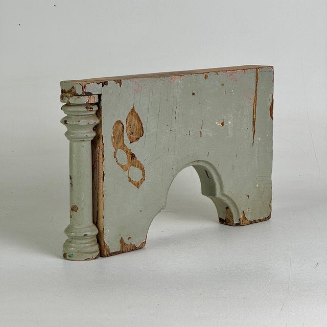 American Vintage Architectural Salvage Wood Element With a Trefoil Design and a Side Column For Sale - Image 3 of 10