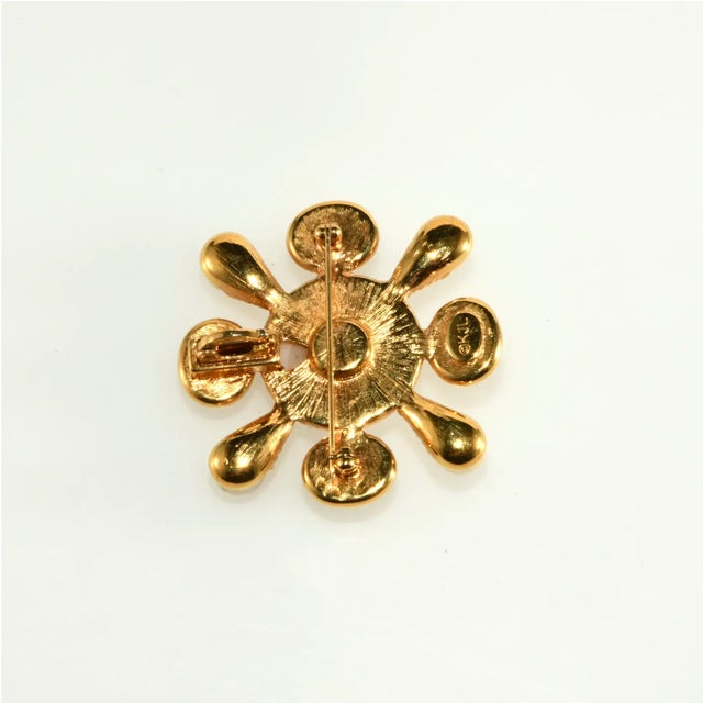 Kenneth Jay Lane 1990s Kenneth Jay Lane Necklace Brooch Combo Gold-Plated W/ Faux Pearls For Sale - Image 4 of 5