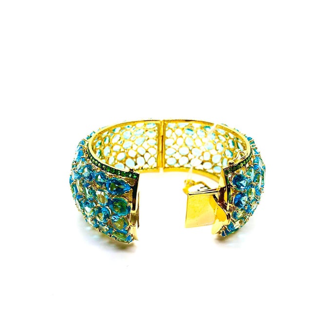 Bochic “Capri” Vintage Natural Blue Topaz Cuff Set In 18K Gold & Silver For Sale - Image 9 of 9