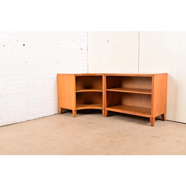 Mid-Century Modern Leslie Diamond for Conant Ball Mid-Century Modern Solid Birch Two-Piece Corner Bookcase, 1950s For Sale - Image 3 of 13