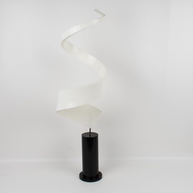 Kinetic Lucite Plexiglass Obelisk Sculpture, circa 1970 For Sale - Image 4 of 12