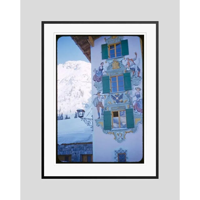 A Painted Facade 1955 Lüftlmalerei a traditional form of mural art at the ski resort of St. Anton, Austria, 1955. (Toni...