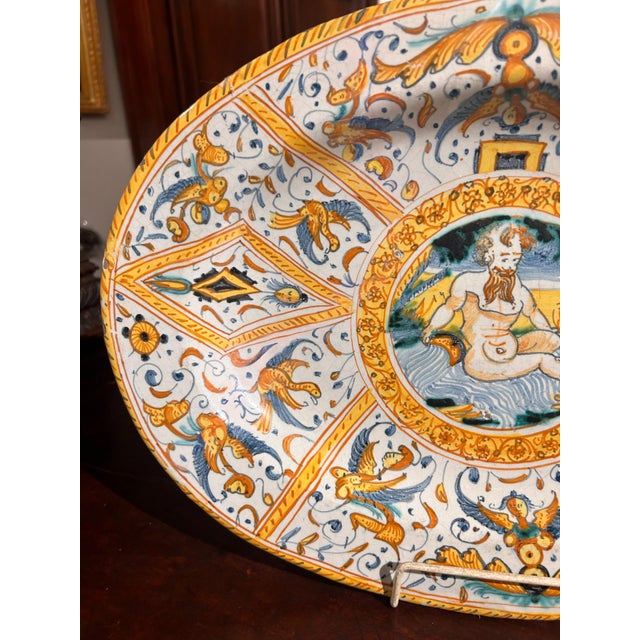 Calligraphic Tray from Deruta, 1650s For Sale - Image 4 of 8