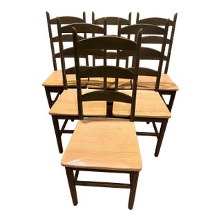 1990s Vintage Hunt Country Furniture Round Slat Ladderback Chairs- Set of 6 For Sale