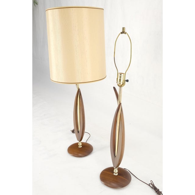 Adrian Pearsall Pair of Mid Century Modern Oiled Walnut Turned Bases c1970s Table Lamps MINT For Sale - Image 4 of 11