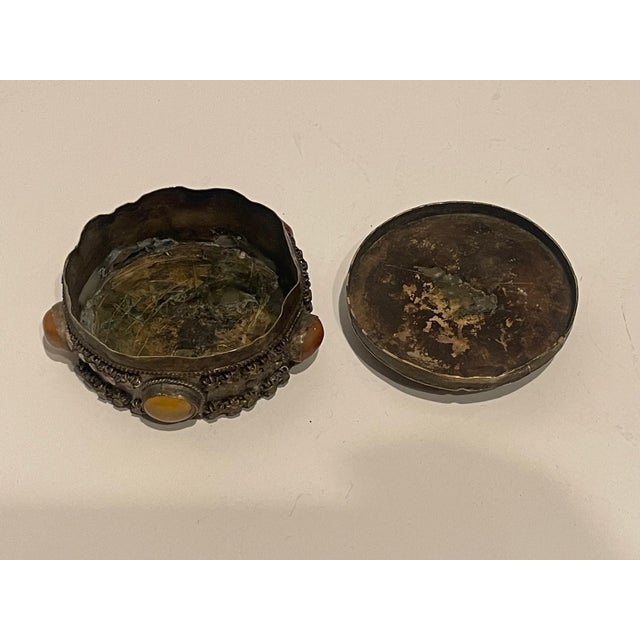 Traditional Vintage Round Box with Agate Stones, 20th Century For Sale - Image 3 of 7