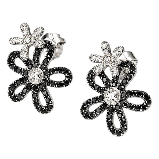 Late 20th Century 14K White Gold Pave Black and White Diamond Floral Flower Earrings, Pair For Sale