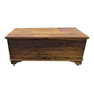 19th Century Early American Style Cedar Constructed Trunk Blanket Chest Castors For Sale