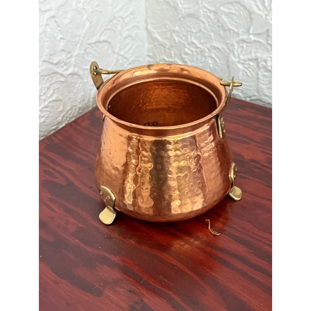 Farmhouse Vintage Hand Hammered Copper Cauldron Planter With Brass Handle and Feet For Sale - Image 3 of 5