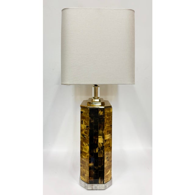 Karl Springer Vintage Karl Springer Style Tessellated Horn Table Lamp, Lucite Base For Sale - Image 4 of 5