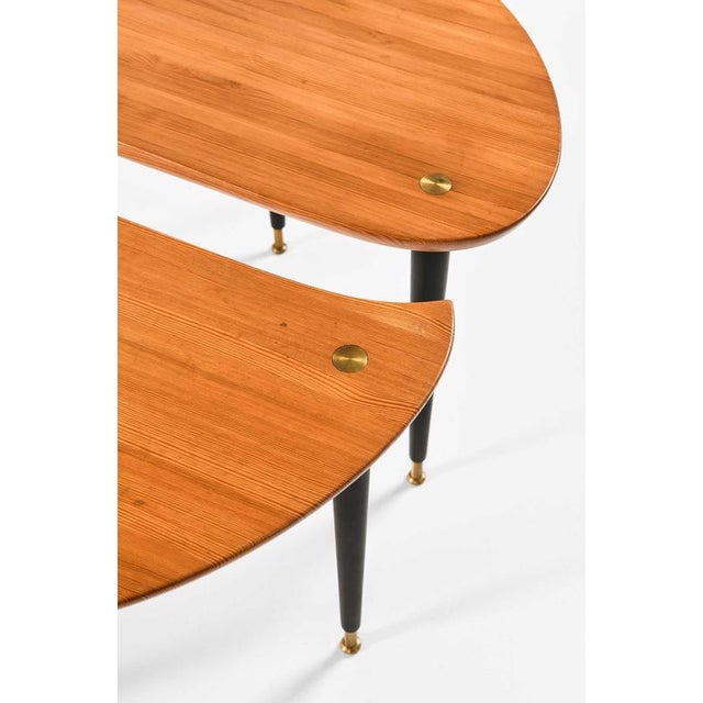 Side Tables in Brass, Lacquer and Pine from Svensk Fur, 1950s, Set of 2 For Sale - Image 4 of 8