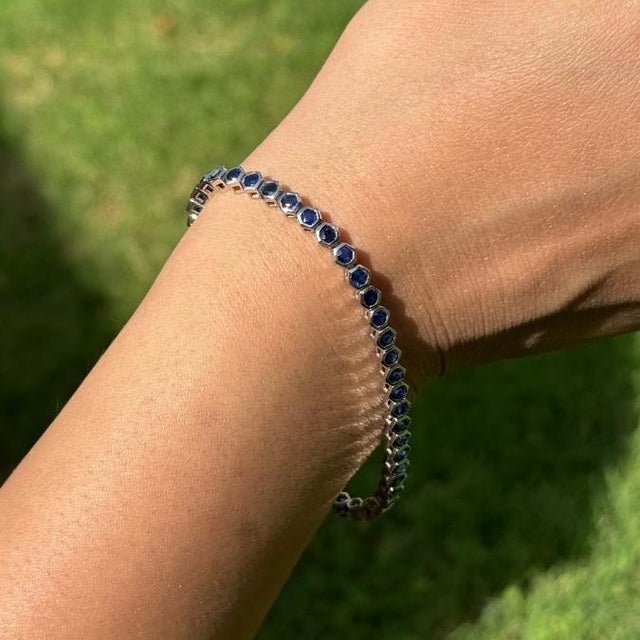 Geometric 5.54 Carat Blue Sapphire Hexagon Tennis Bracelet in 14k White Gold For Sale In New York - Image 6 of 15