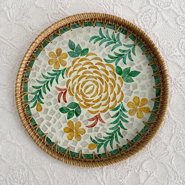 Set of Two Floral Pattern Rattan Mother-of-Pearl Inlaid Round Trays For Sale - Image 4 of 5