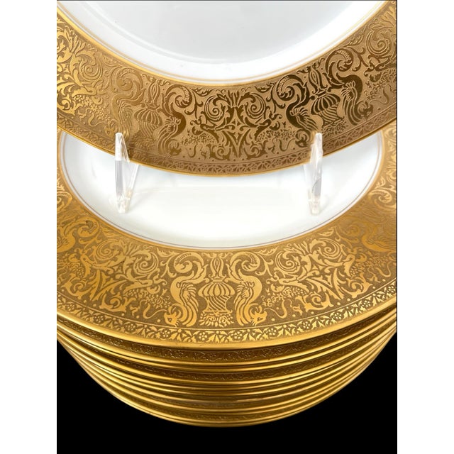 Heinrich & Co. 1910s Edwardian Heinrich & Co Selb Bavaria Heavy 22k Gold Encrusted Set 12 Dinner Plates 6304 For Sale - Image 4 of 14