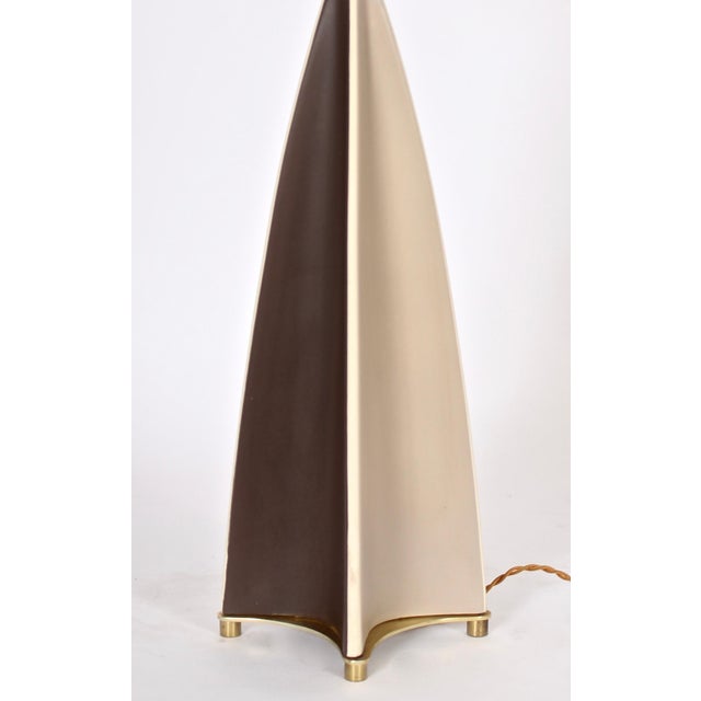 1950s Gerald Thurston Lightolier Porcelain "Fin" Table Lamp For Sale - Image 9 of 13