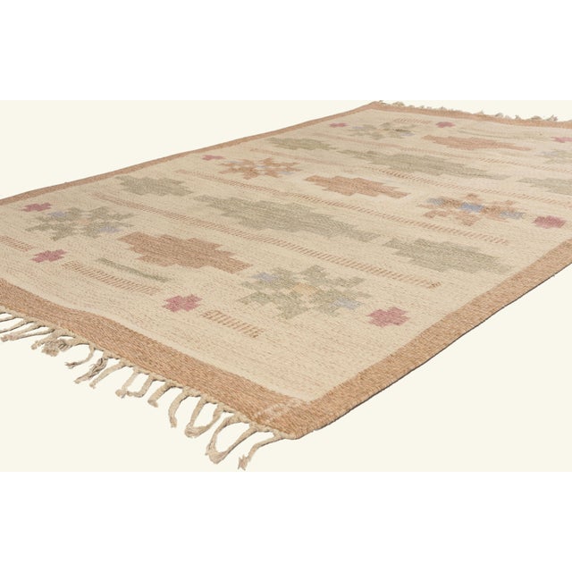 79783 Vintage Swedish Rollakan Rug, 04'06 x 06'07. The Nordic Horizon: A Vintage Swedish Röllakan Masterpiece of Timeless...