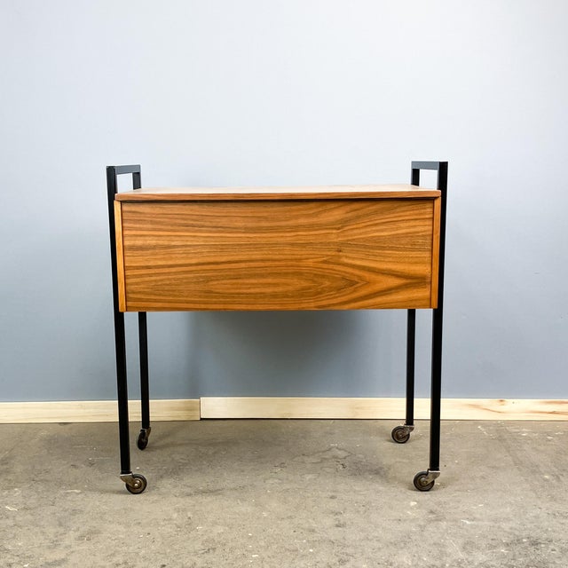 A beautiful vintage sewing box with ample space for all kinds of sewing or knitting supplies in its practically divided...