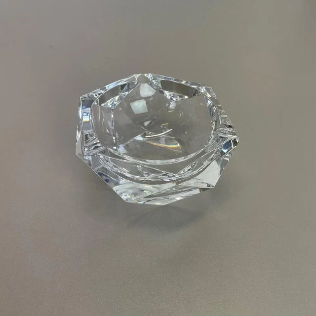 Crystal glass ashtray Producer: Val Saint Lambert, Belgium Origin: Belgium Age: 1960s Wonderful heavy glass element...