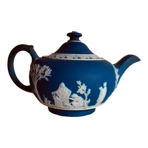 Exquisite Wedgwood Bone China Jasperware Dipped Teapot - "Classical" Pattern