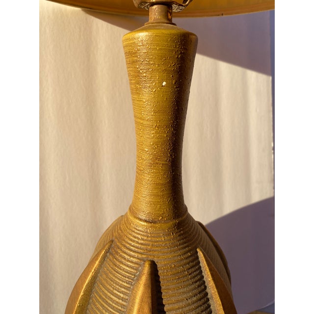 Olive Mid-Century Modern Textured Pottery Lamp For Sale - Image 8 of 13