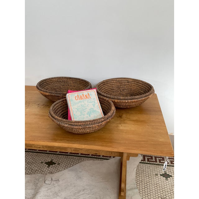 Large Hand-Woven Wicker Tray Basket For Sale - Image 10 of 18