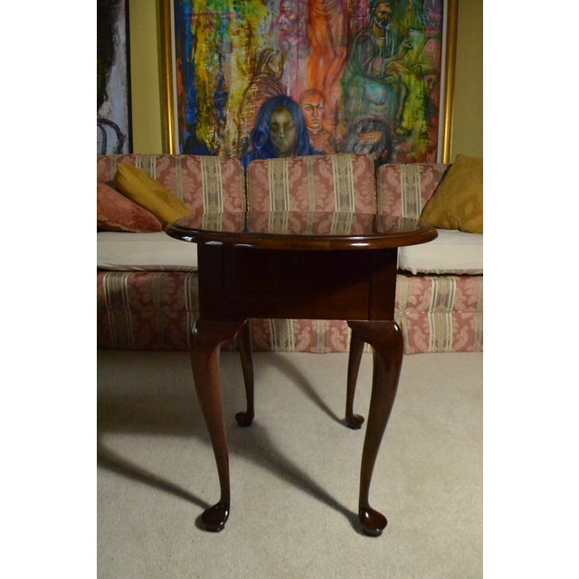 1960s Vintage L. & j.g. Stickley Solid Cherry Oval End Table Queen Anne Cabriole Leg For Sale - Image 5 of 8