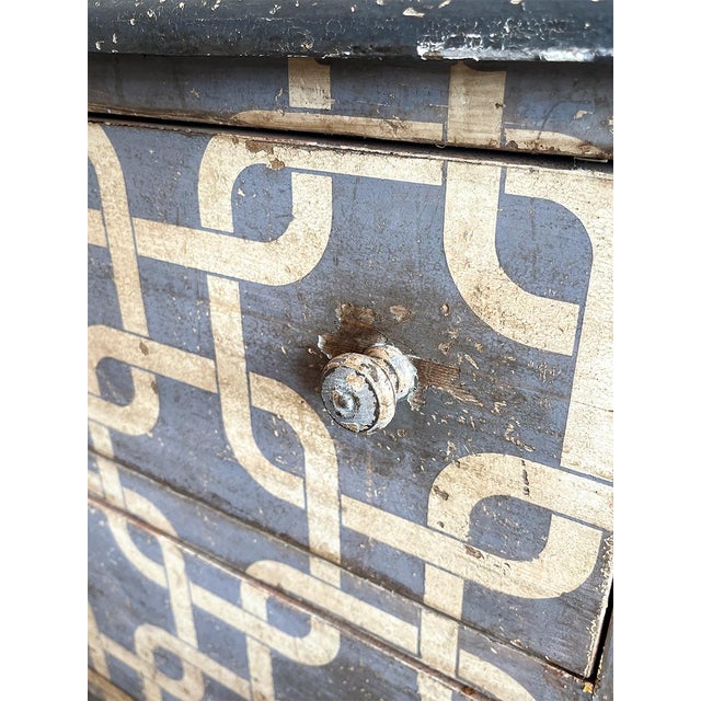 Pair of Painted Italian Commodes For Sale In New Orleans - Image 6 of 8