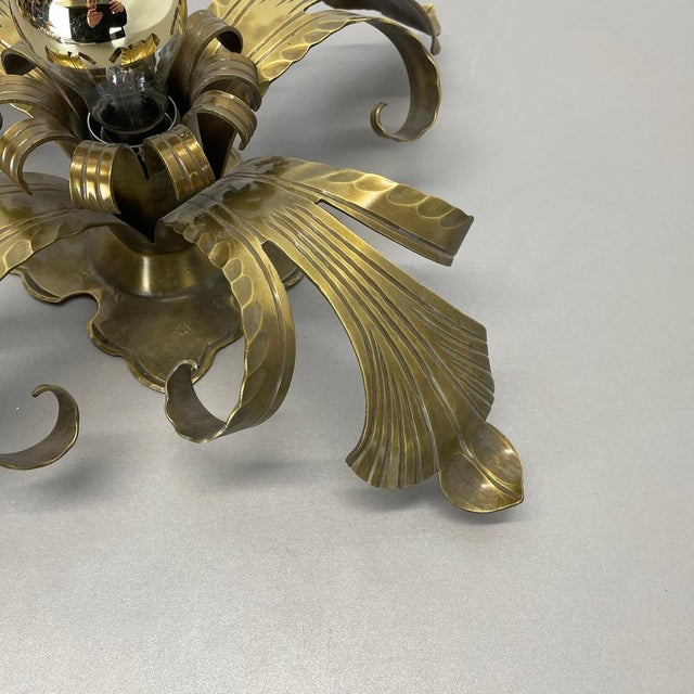 Golden Brass Florentiner Leaf Theatre Wall Light, Italy, 1960s For Sale - Image 6 of 18