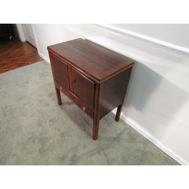 Traditional Henredon Solid Mahogany Side Chest or Nightstand For Sale - Image 3 of 8