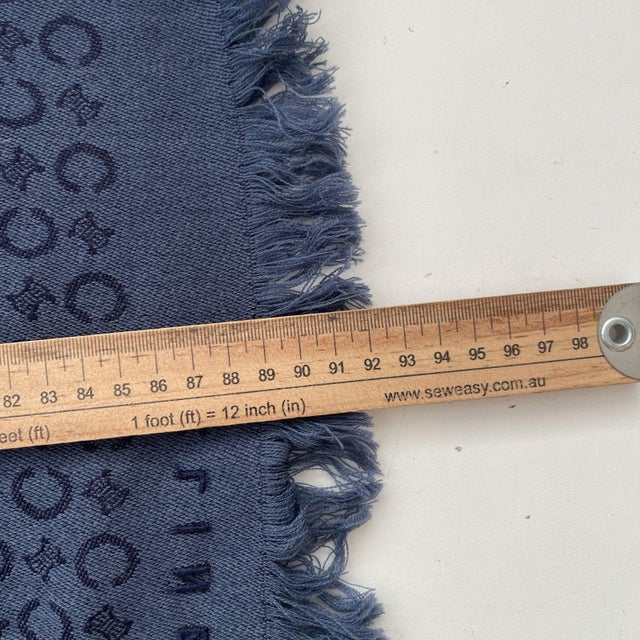 Navy Blue Celine Navy Blue Reversible 60% Cashmere 40% Wool Scarf For Sale - Image 8 of 9