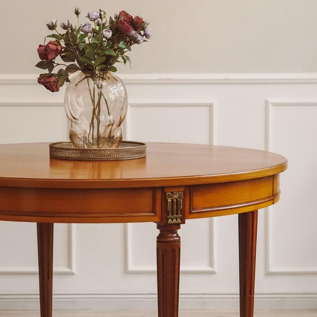 Brown Antique Louis XVI Round Cherrywood Dining Table, 19th Century For Sale - Image 8 of 13
