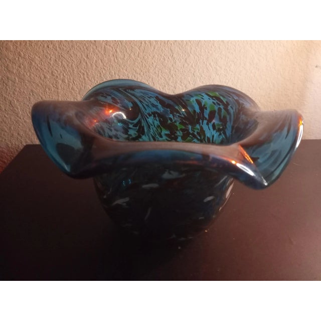 Contemporary 1980s Cobalt Blue Confetti Art Glass Ruffled Bowl For Sale - Image 3 of 7